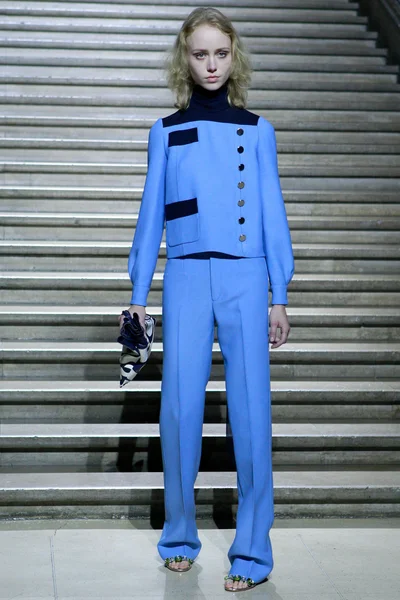 Look 3